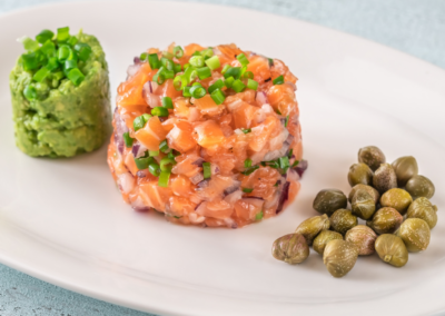 Tartare de saumon & son Guacamole / Salmon tartar & Guacamole